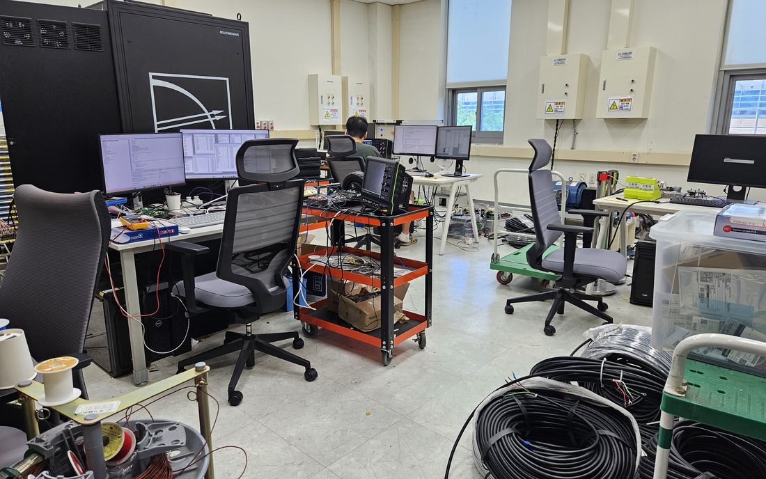 Experiment room 1, 318